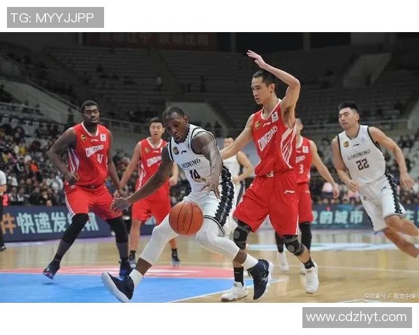 CBA焦点战广东队迎战辽宁队巅峰对决引发球迷热议